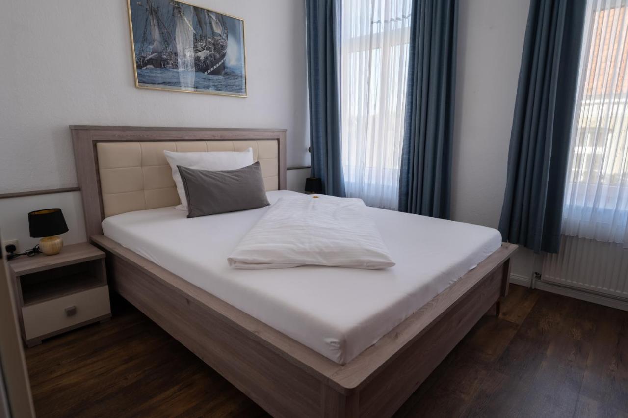 Alt-Emder Buergerhaus Hotel เอมเดน ภายนอก รูปภาพ